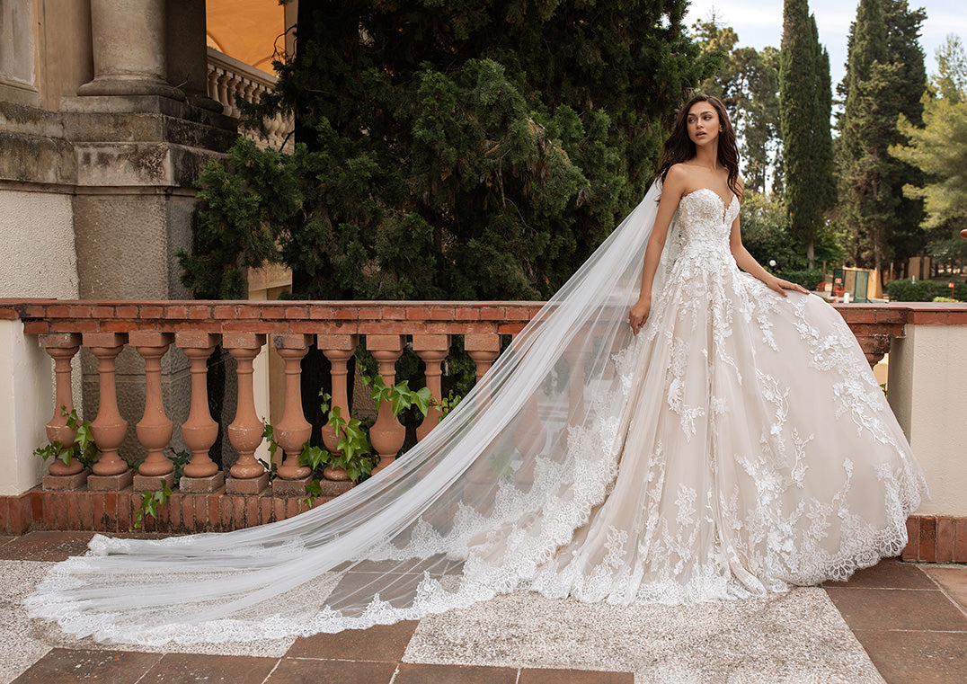 Train Line: The Wedding Dress Train That Works for You Train Line: The Wedding Dress Train That Works for You