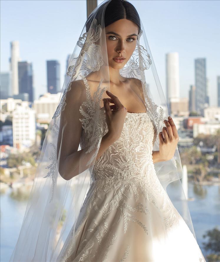 Veil or No Veil? Here's How to Decide Veil or No Veil? Here's How to Decide