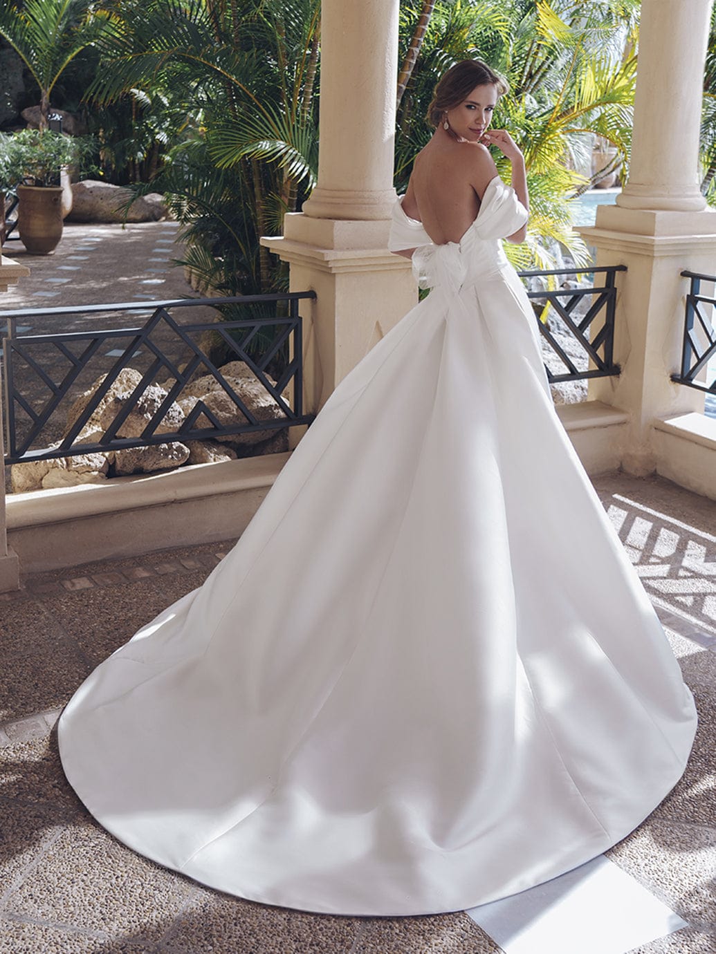 Blue by Enzoani Wedding Dress Blue by Enzoani: Sevilla