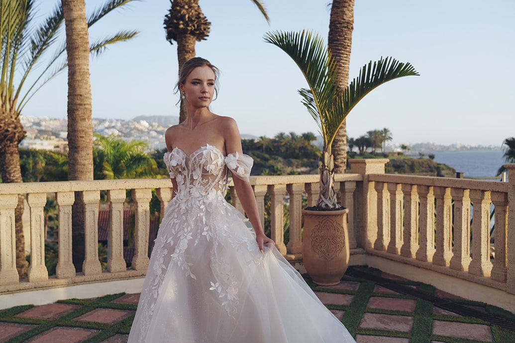 Blue by Enzoani Wedding Dress Blue by Enzoani: Suri