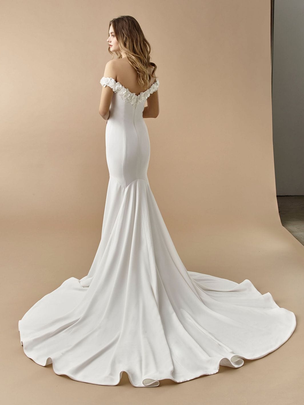 Blue by Enzoani Wedding Dress 8 / Ivory Enzoani Beautiful: BT20-14
