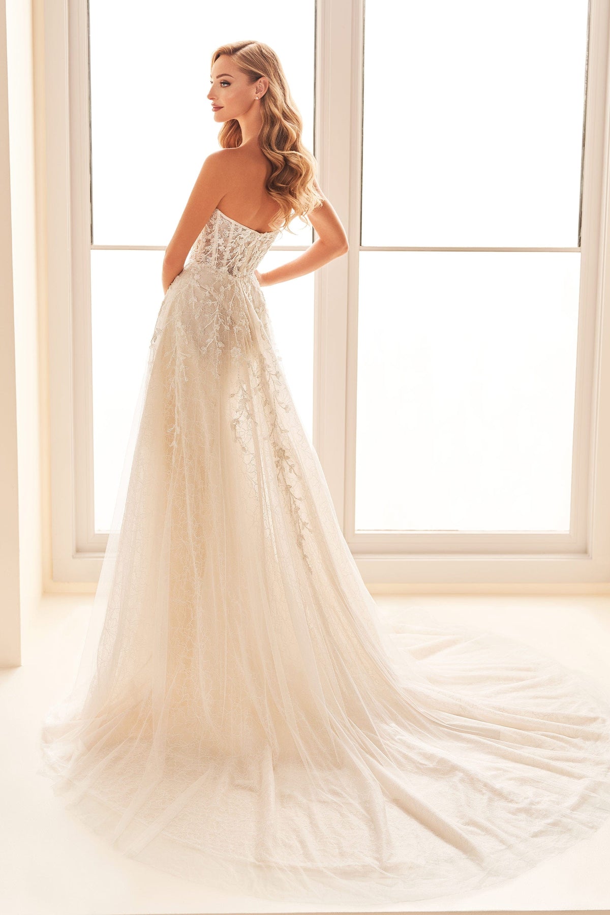 Enchanting Wedding Dress Enchanting: E526