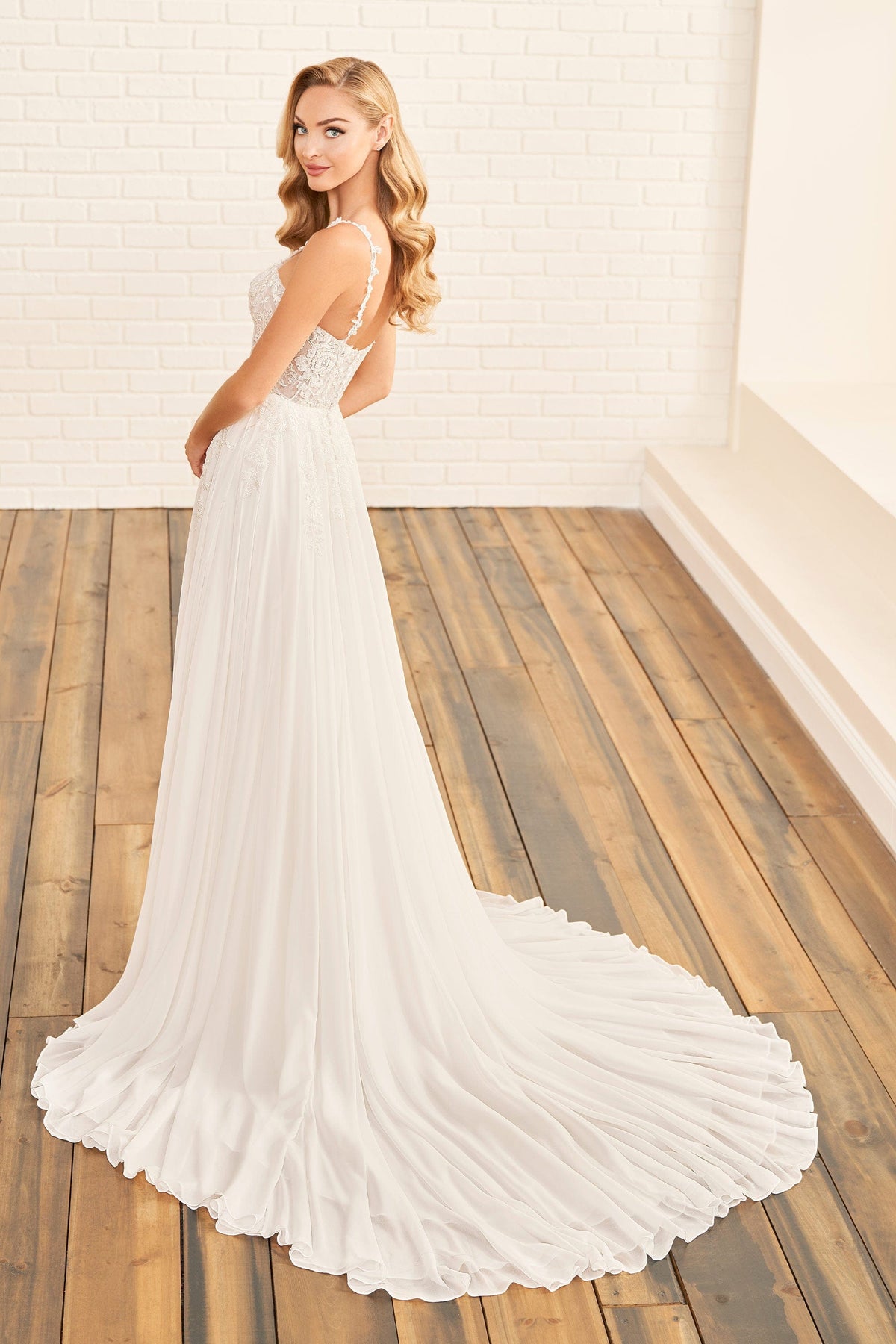 Enchanting Wedding Dress Enchanting: E533