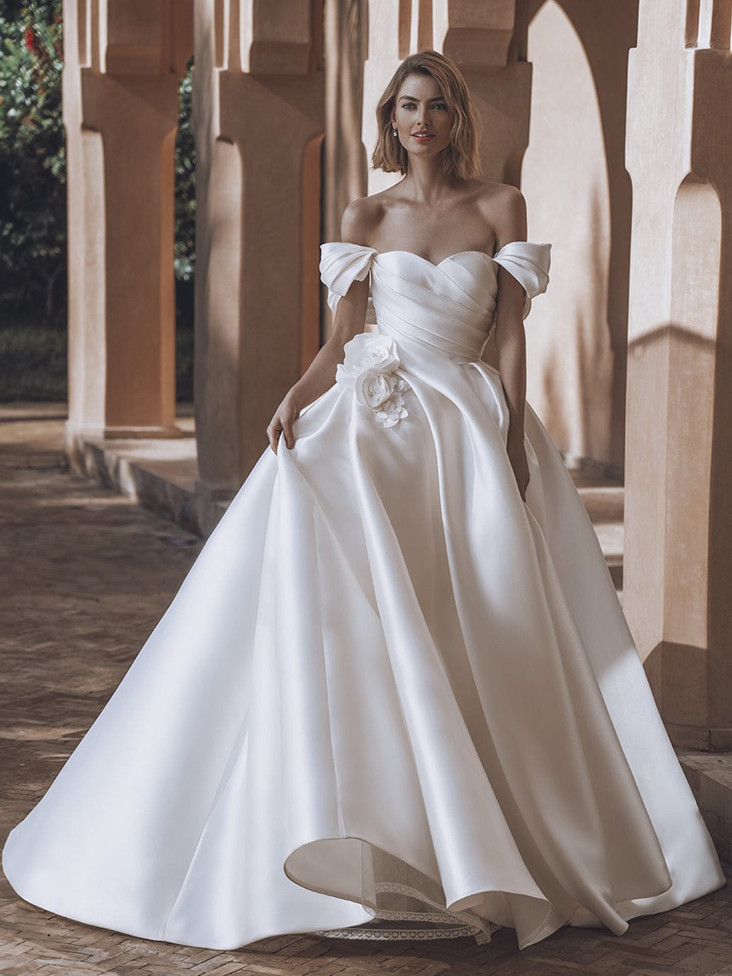 Enzoani Wedding Dress 0 / Ivory / Mikado Enzoani: Uliana