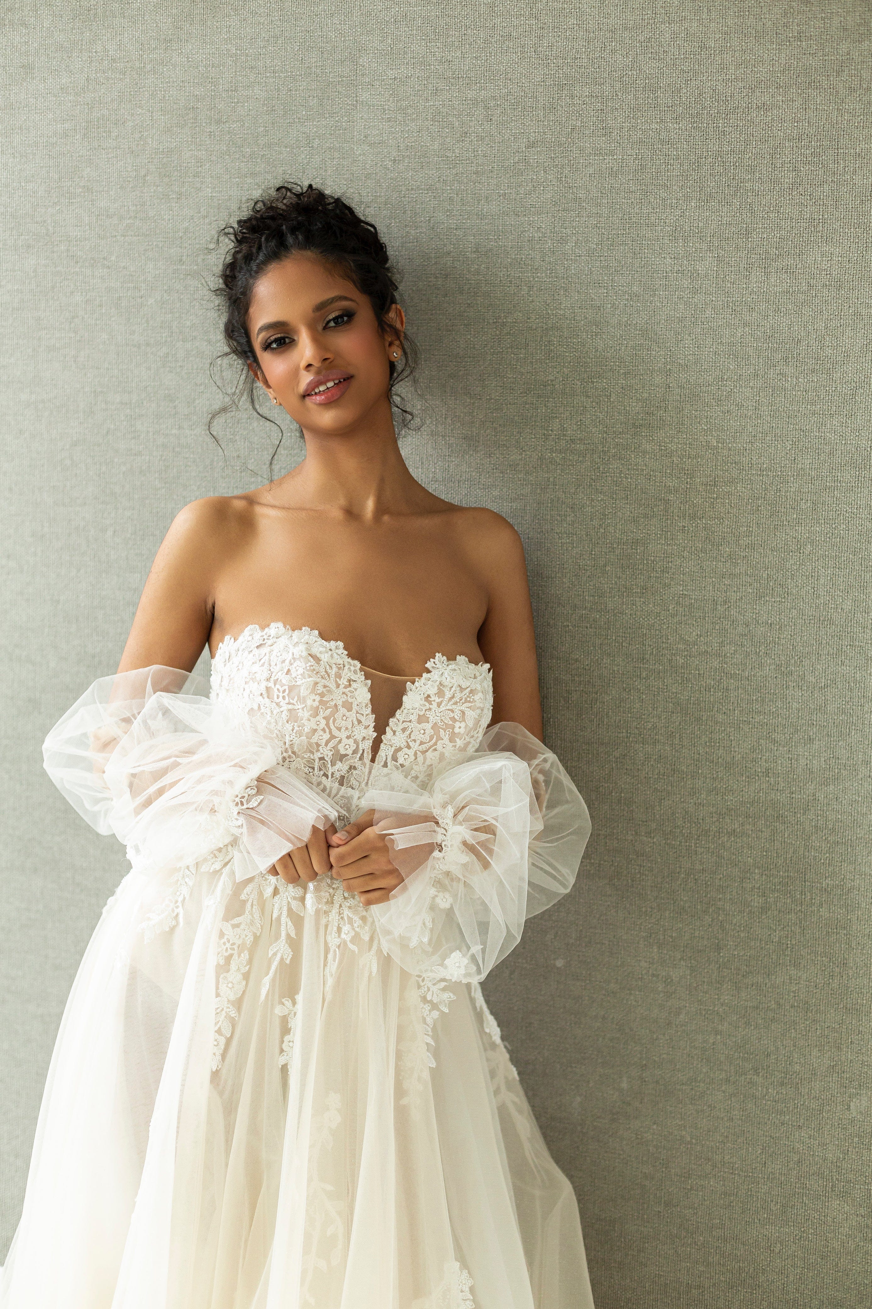 Magnolia Wedding Dress Magnolia: THUNBERGIA