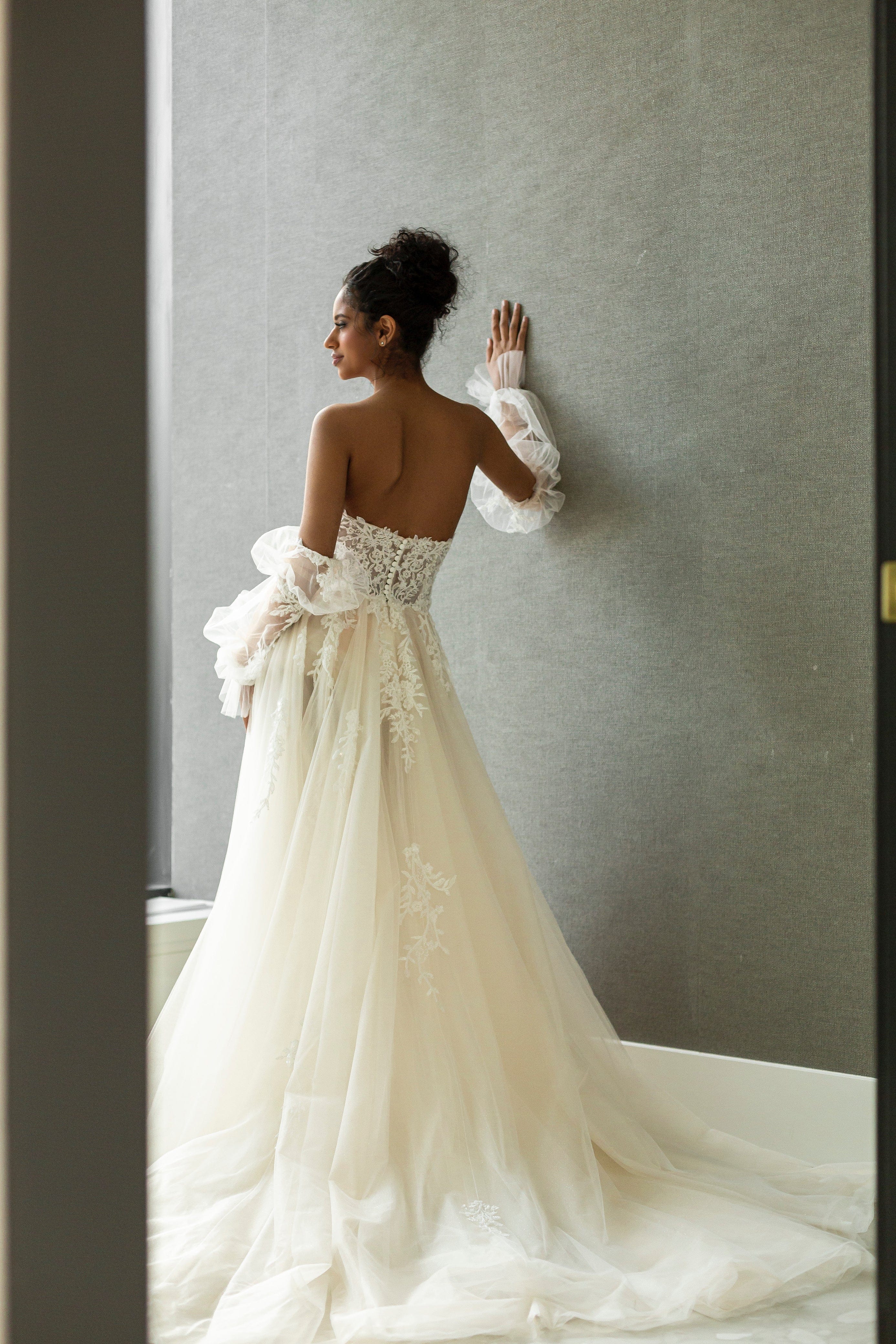Magnolia Wedding Dress Magnolia: THUNBERGIA