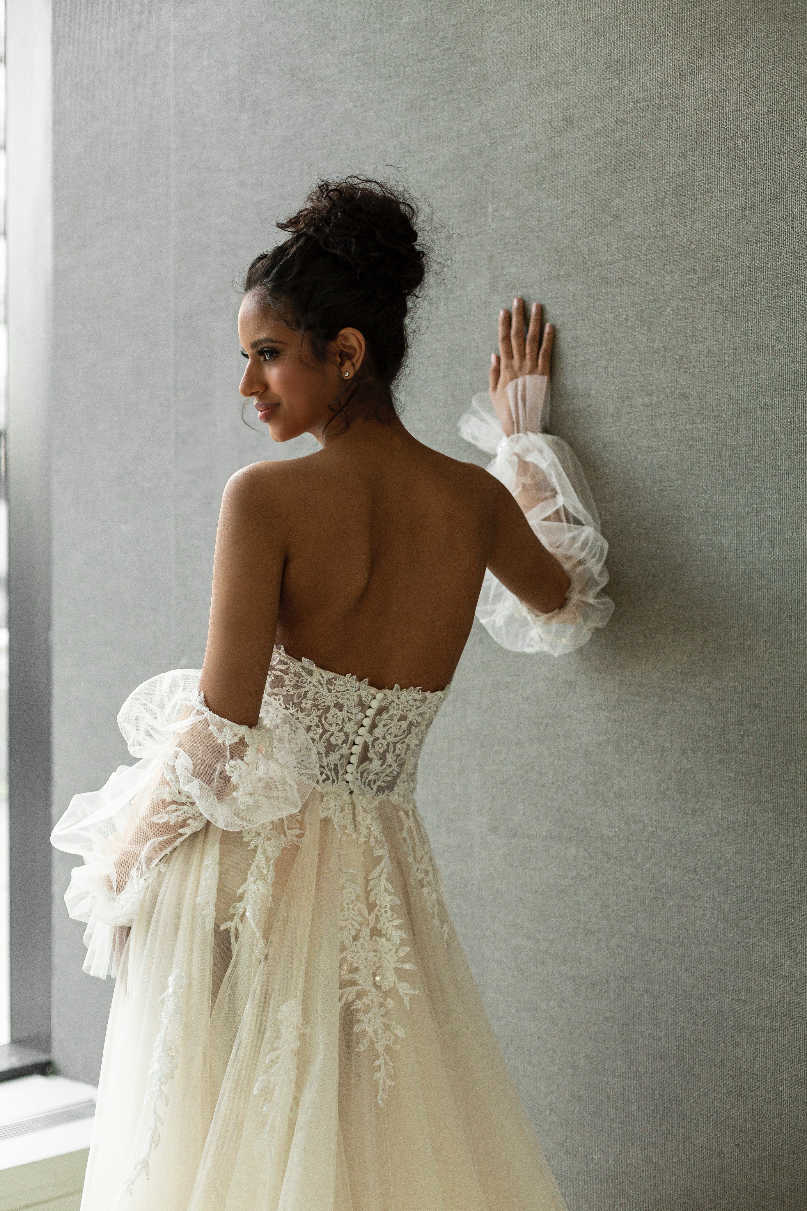 Magnolia Wedding Dress Magnolia: THUNBERGIA