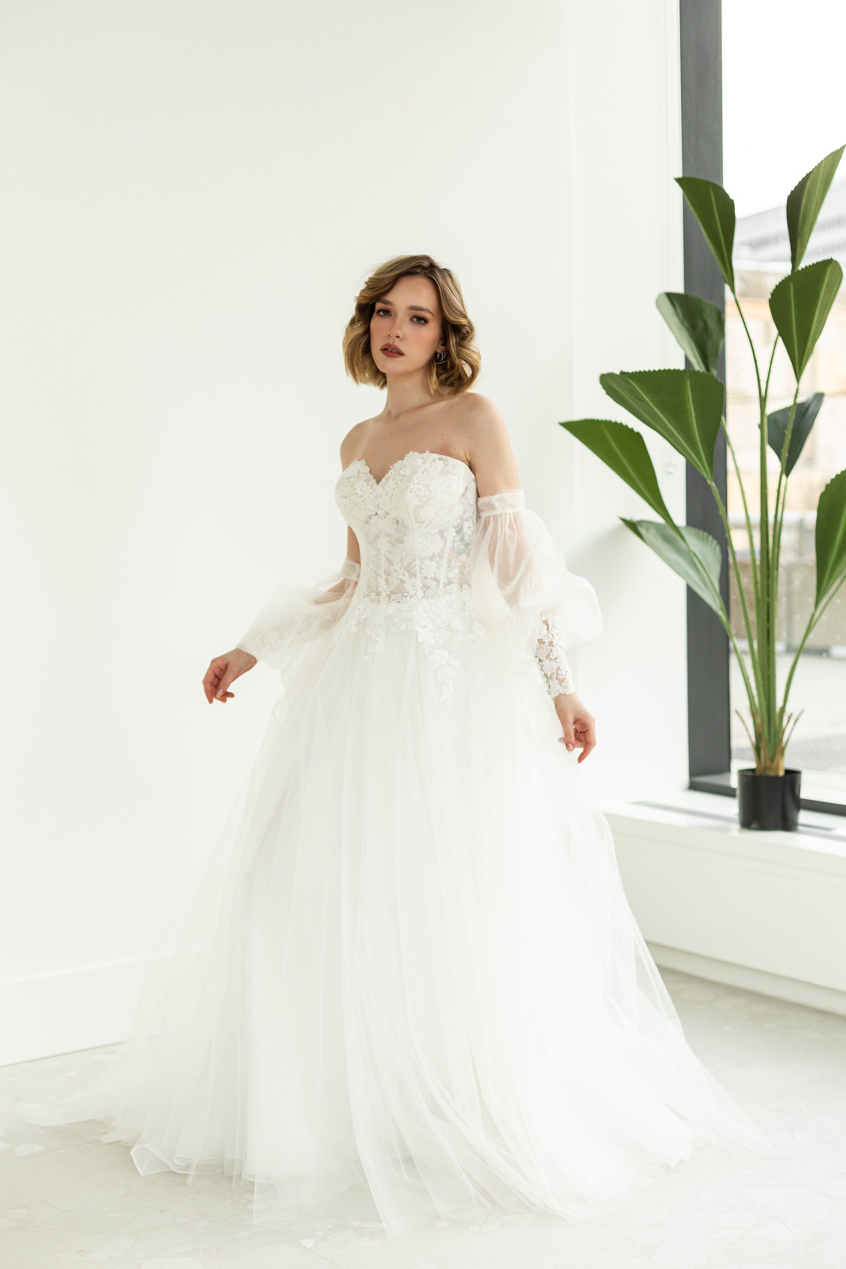 Magnolia Wedding Dress Magnolia: Tiarella