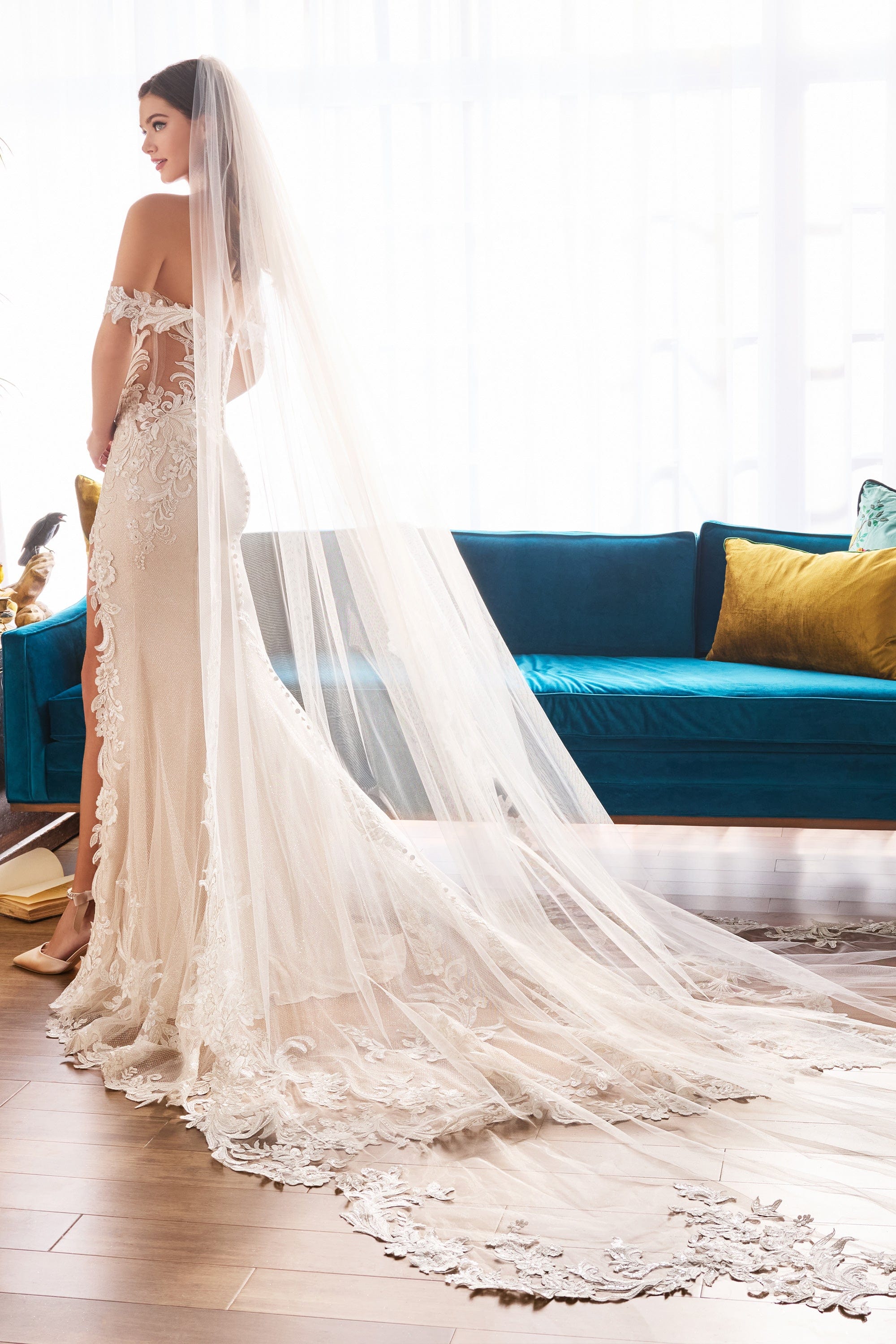Martin Thornburg Wedding Dress Martin Thornburg: MT5103 - Cache
