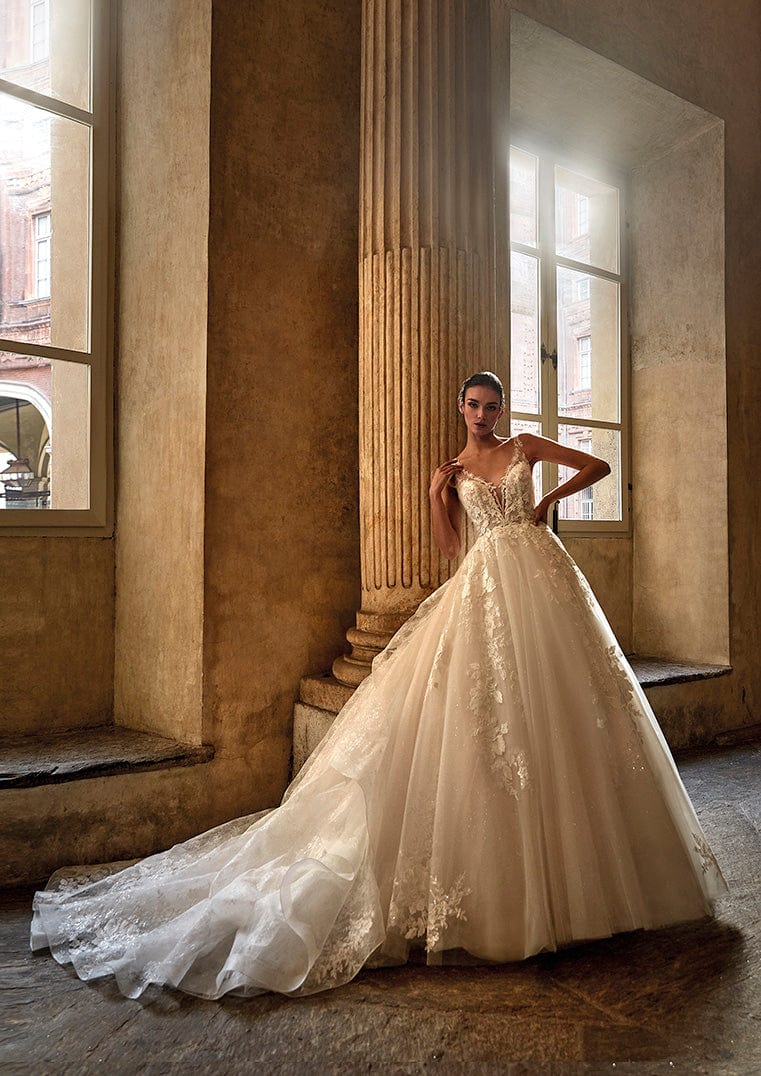 Pronovias Privee: Kyante