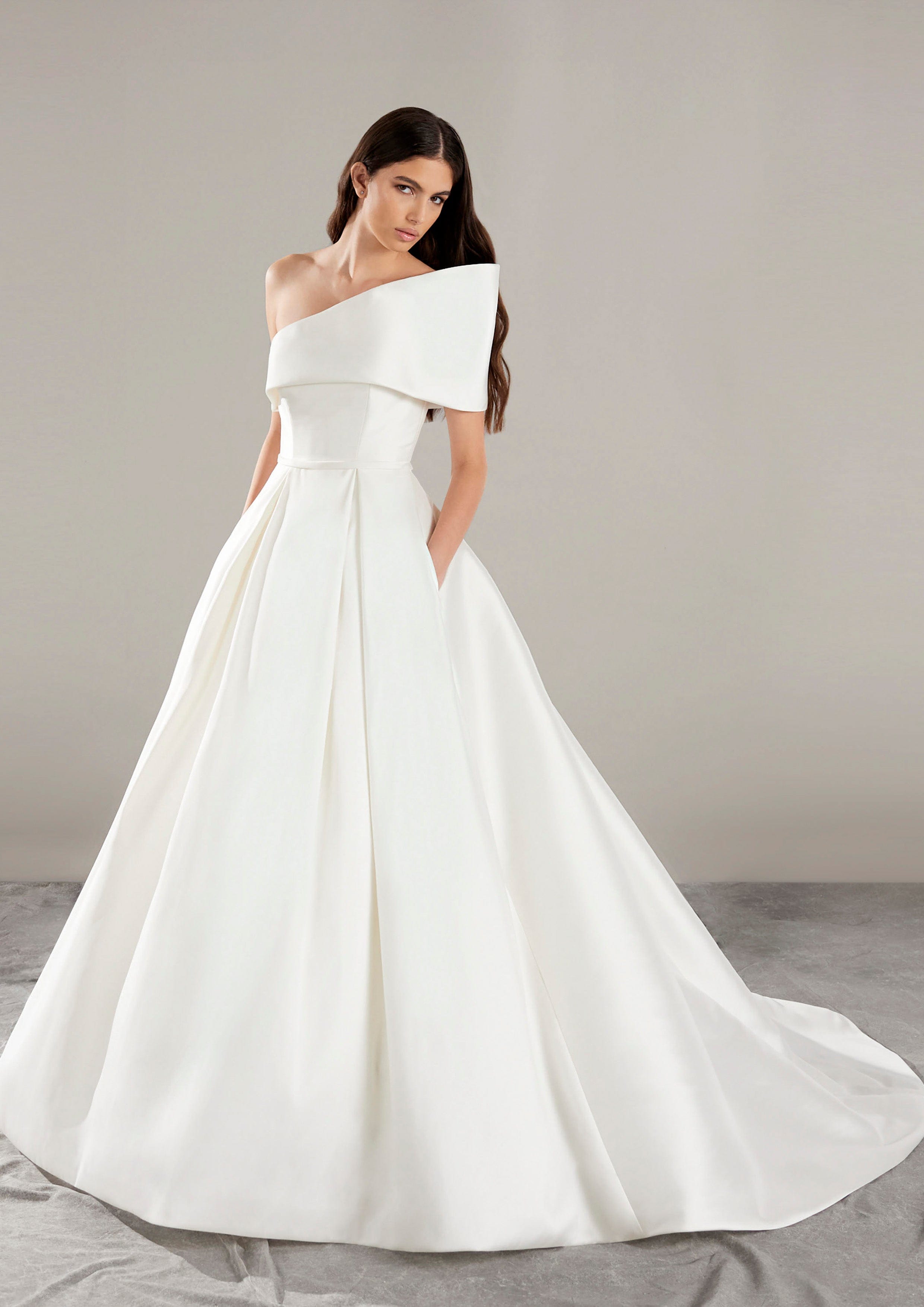 Pronovias Wedding Dress 0 / Off White Pronovias: Amias