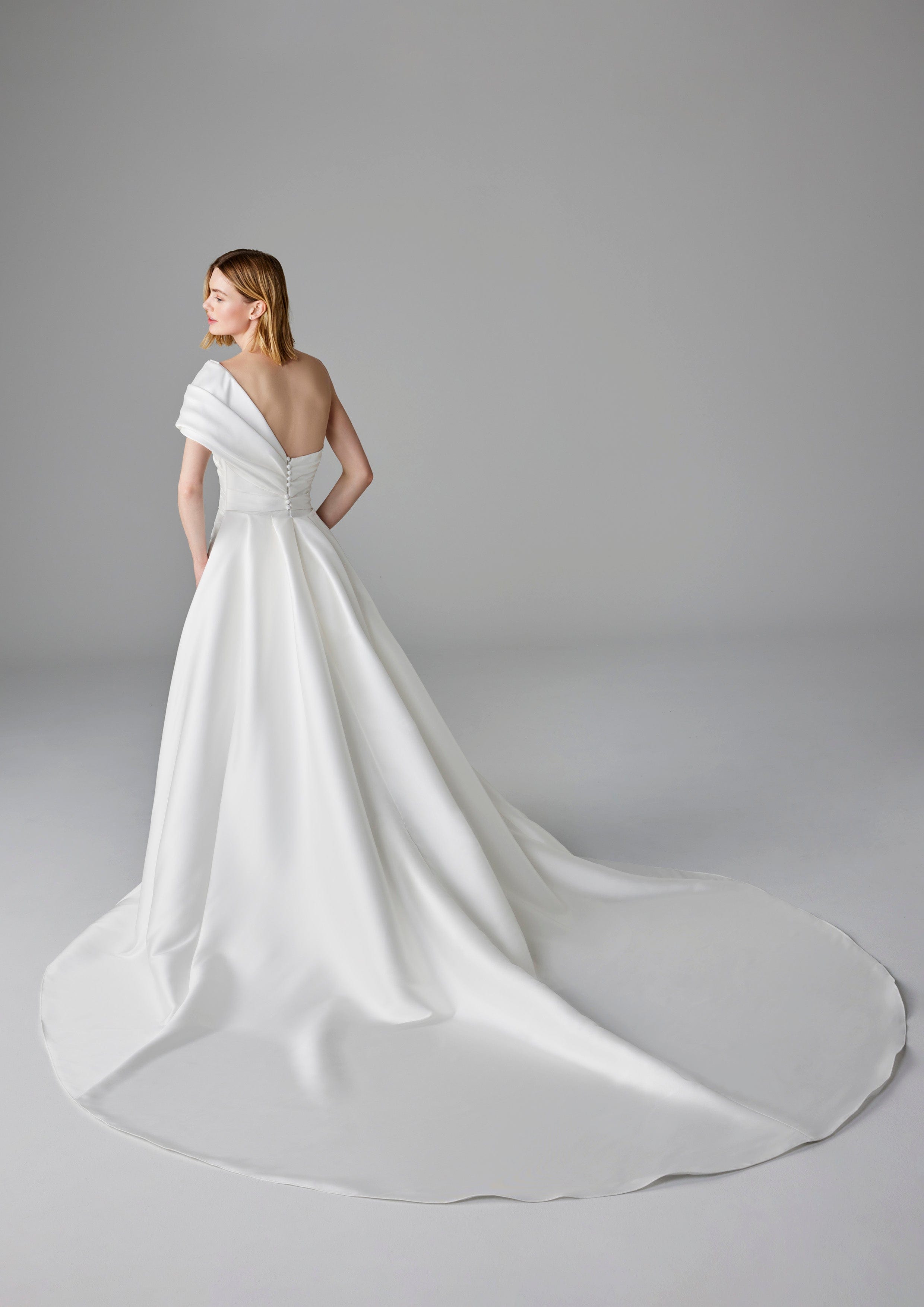 Pronovias Wedding Dress Pronovias: Etiennes