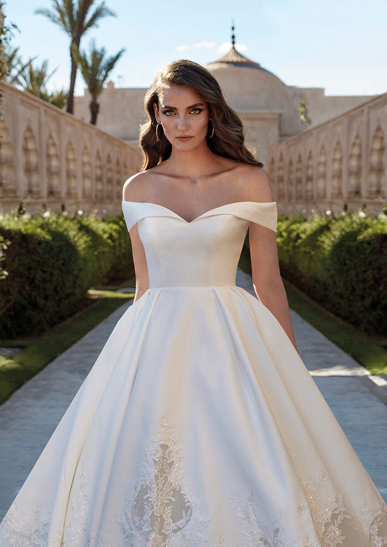 Pronovias: Loa