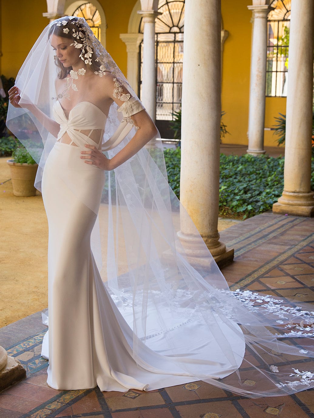 Blue by Enzoani Accessories Ivory Blue by Enzoani: V-Payden