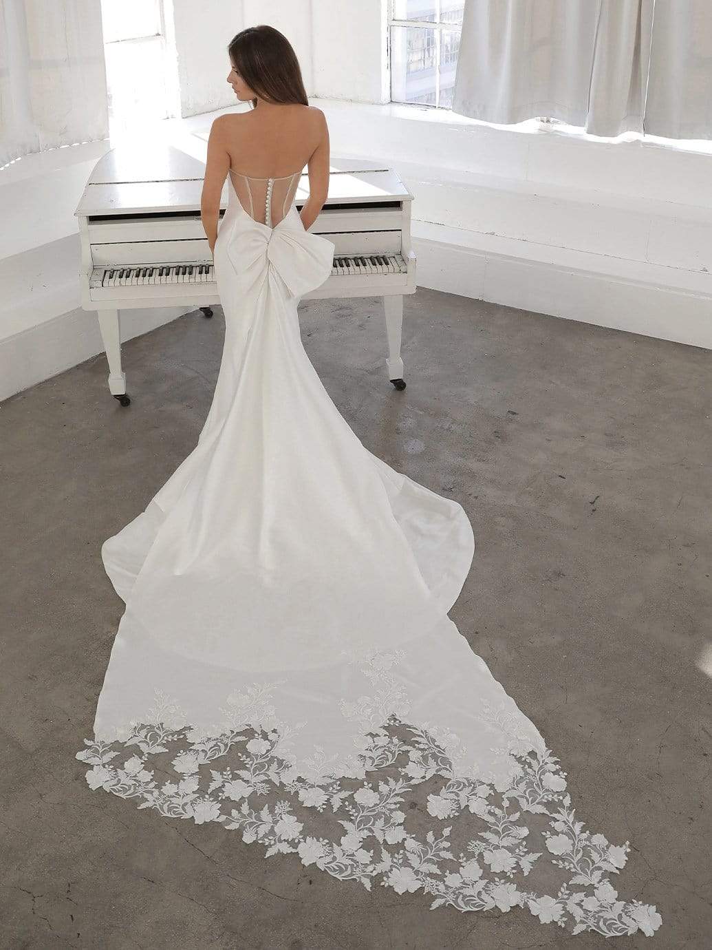 Blue by Enzoani Wedding Dress Blue by Enzoani: Nanelle