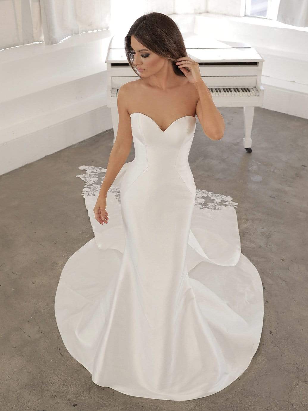 Blue by Enzoani Wedding Dress Blue by Enzoani: Nanelle