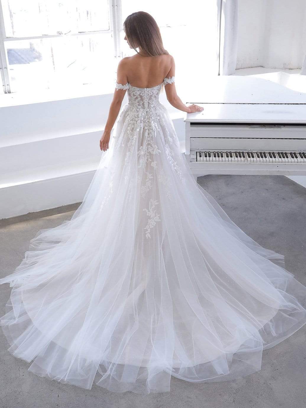 Blue by Enzoani Wedding Dress Blue by Enzoani: Natsuko