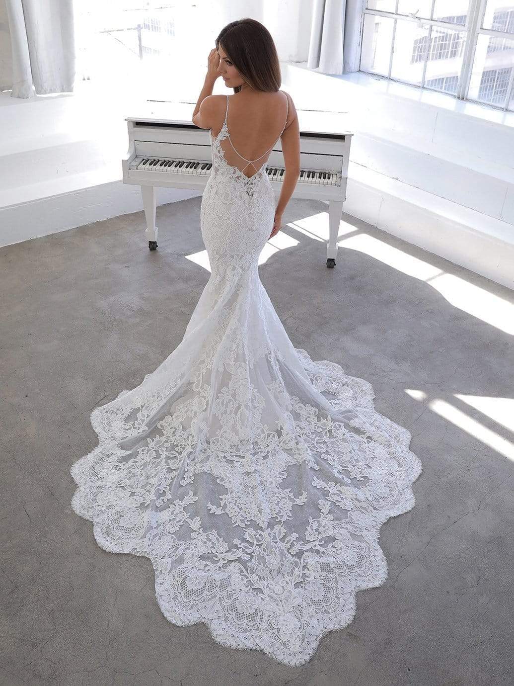 Blue by Enzoani Wedding Dress Blue by Enzoani: Nini