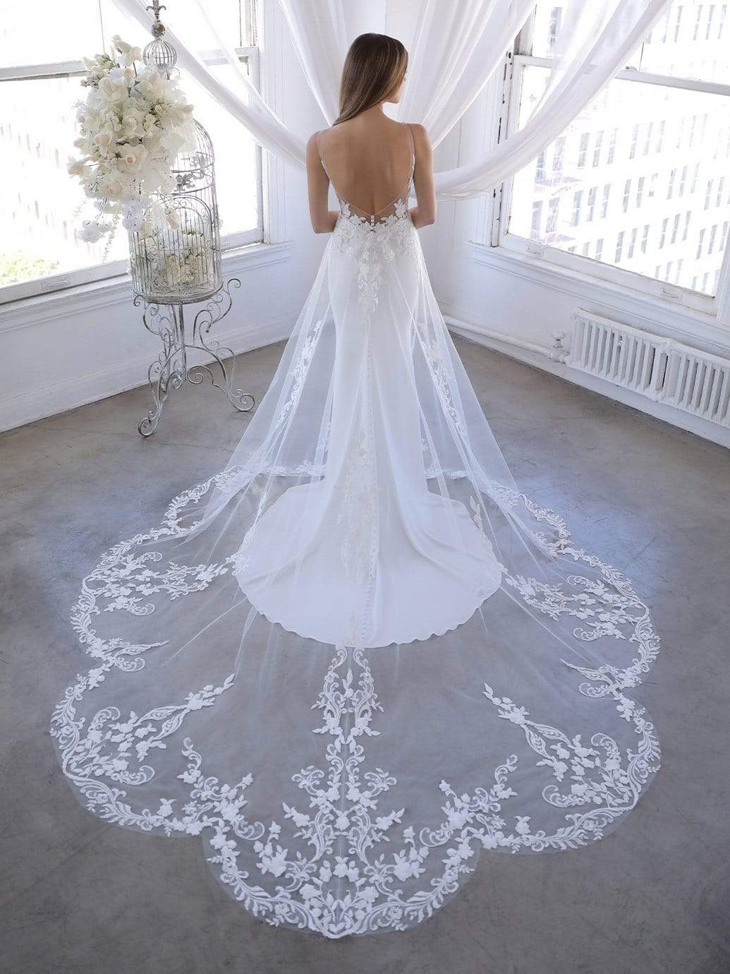 Blue by Enzoani Wedding Dress Blue by Enzoani: Ozalea
