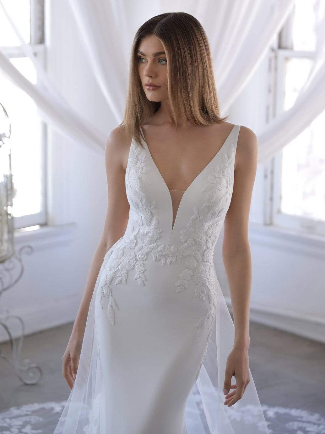 Blue by Enzoani Wedding Dress Blue by Enzoani: Ozalea