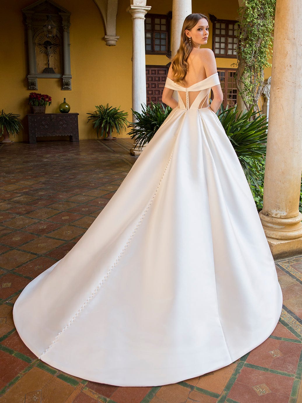 Blue by Enzoani Wedding Dress Blue by Enzoani: Pearson