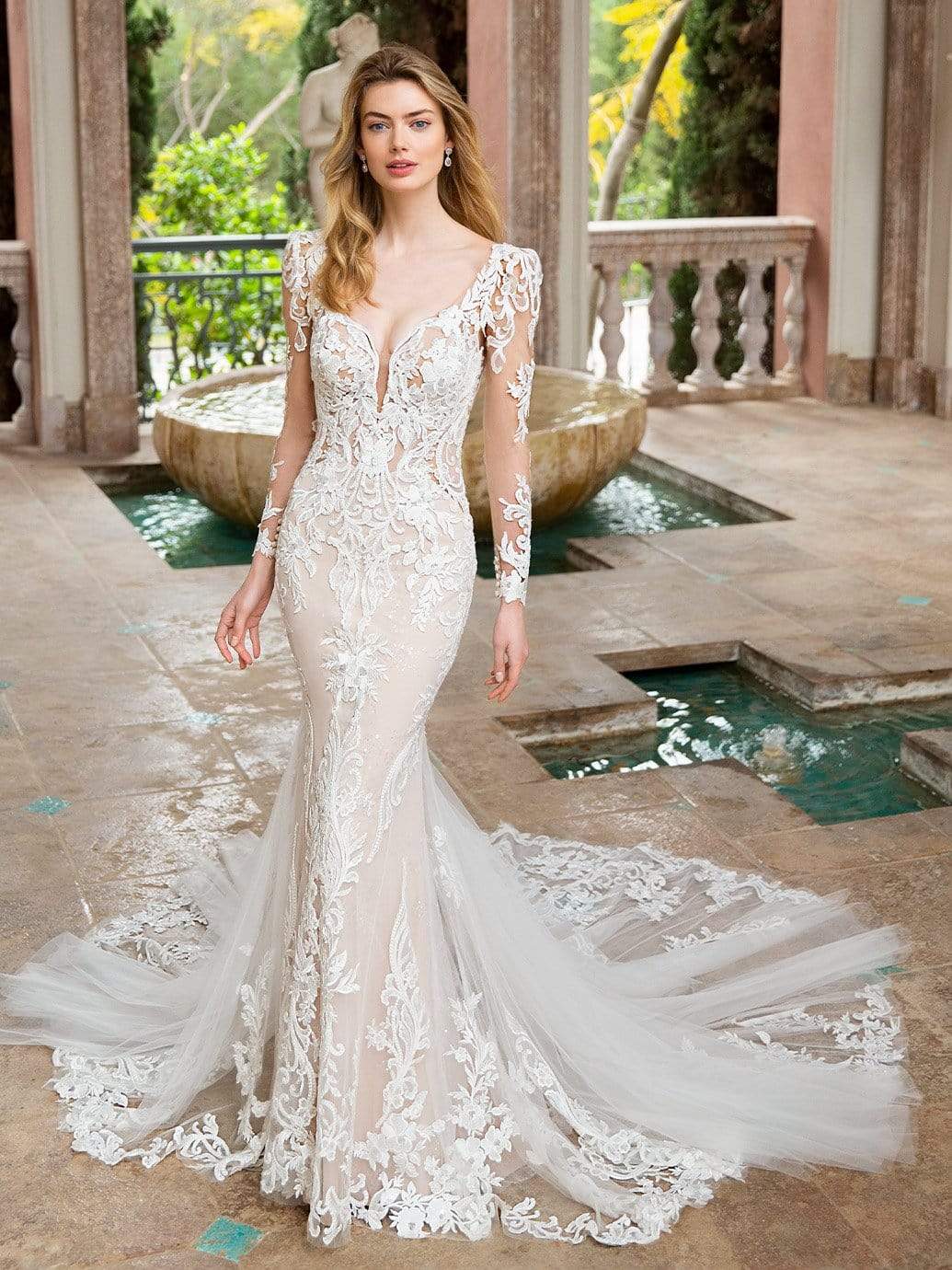 Long fitted clearance wedding dress