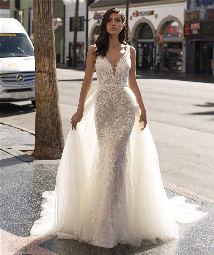 Pronovias: Angela Pronovias: Angela