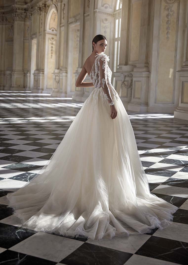 Pronovias Privee Wedding Dress Pronovias Privee: Agatia