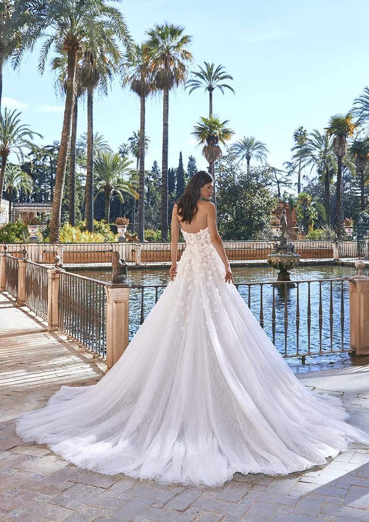Pronovias Privee Wedding Dress Pronovias Privee: Hossoun