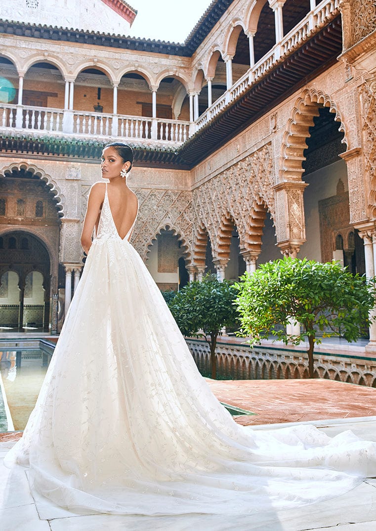 Pronovias Privee Wedding Dress Pronovias Privee: Nahal