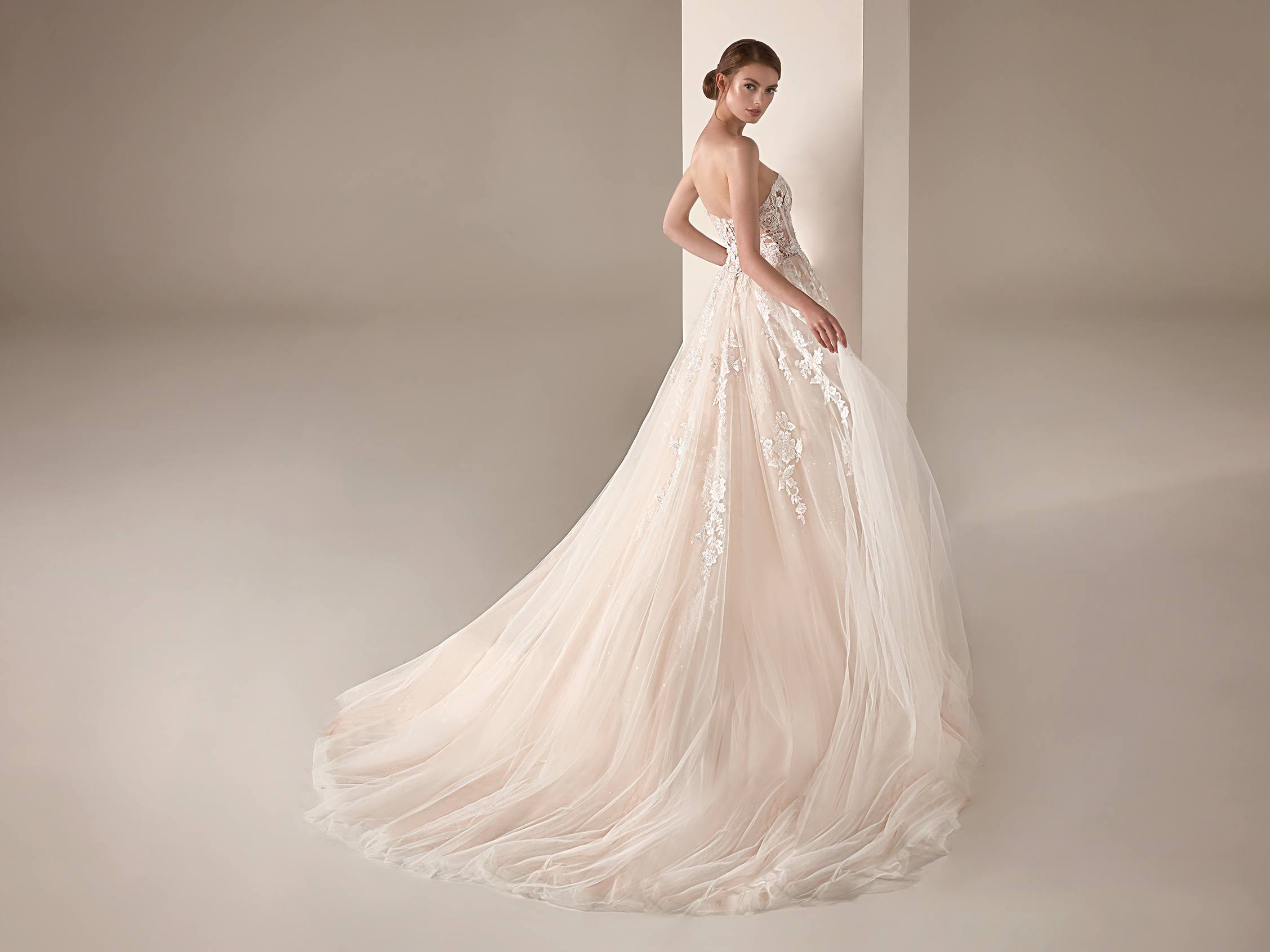 Pronovias Privee Wedding Dress Pronovias Privee: Nalon