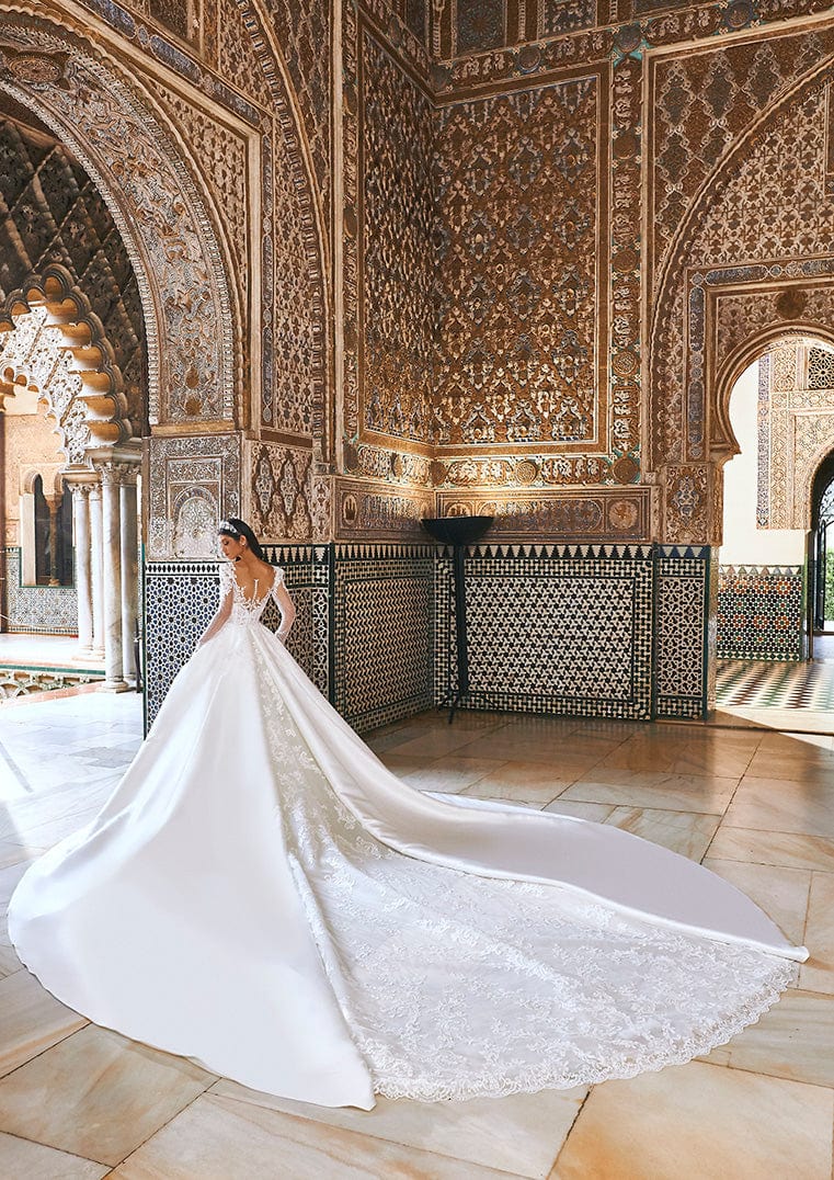Pronovias Privee Wedding Dress Pronovias Privee: Rubaksa