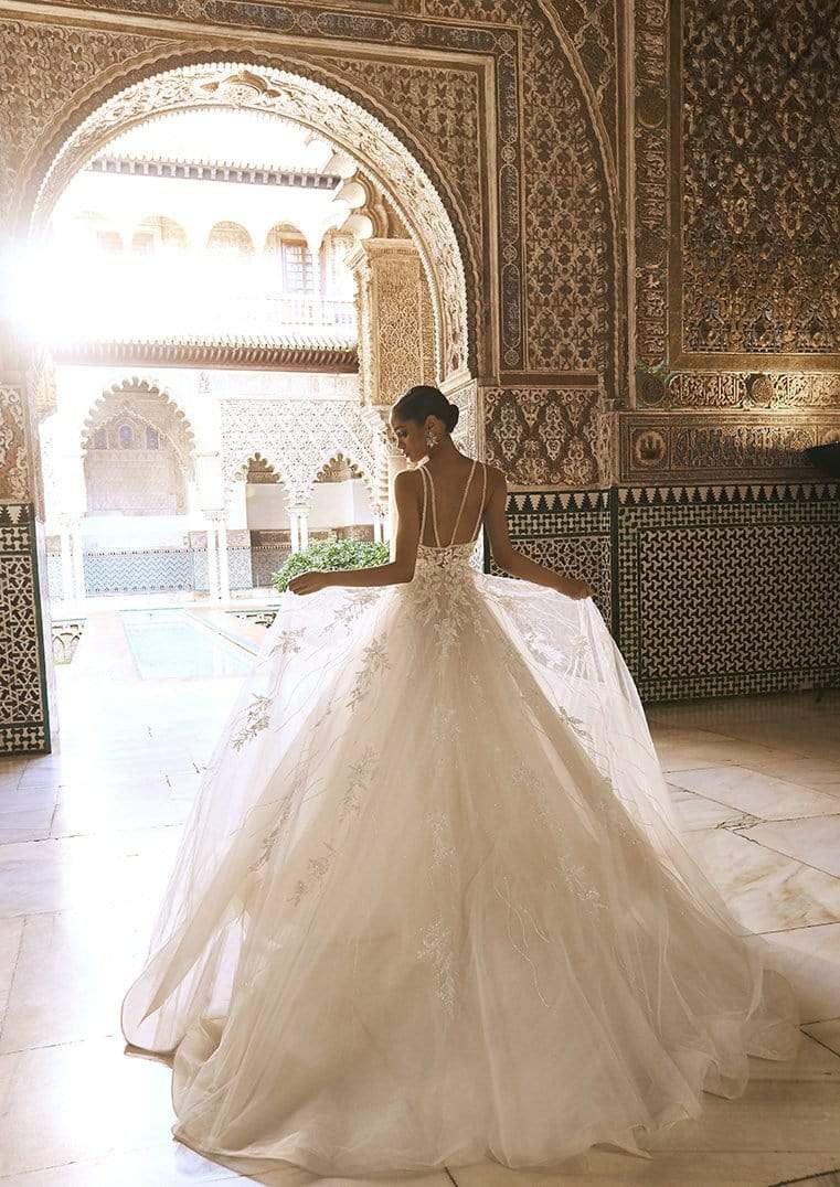 Pronovias Privee Wedding Dress Pronovias Privee: Siwa