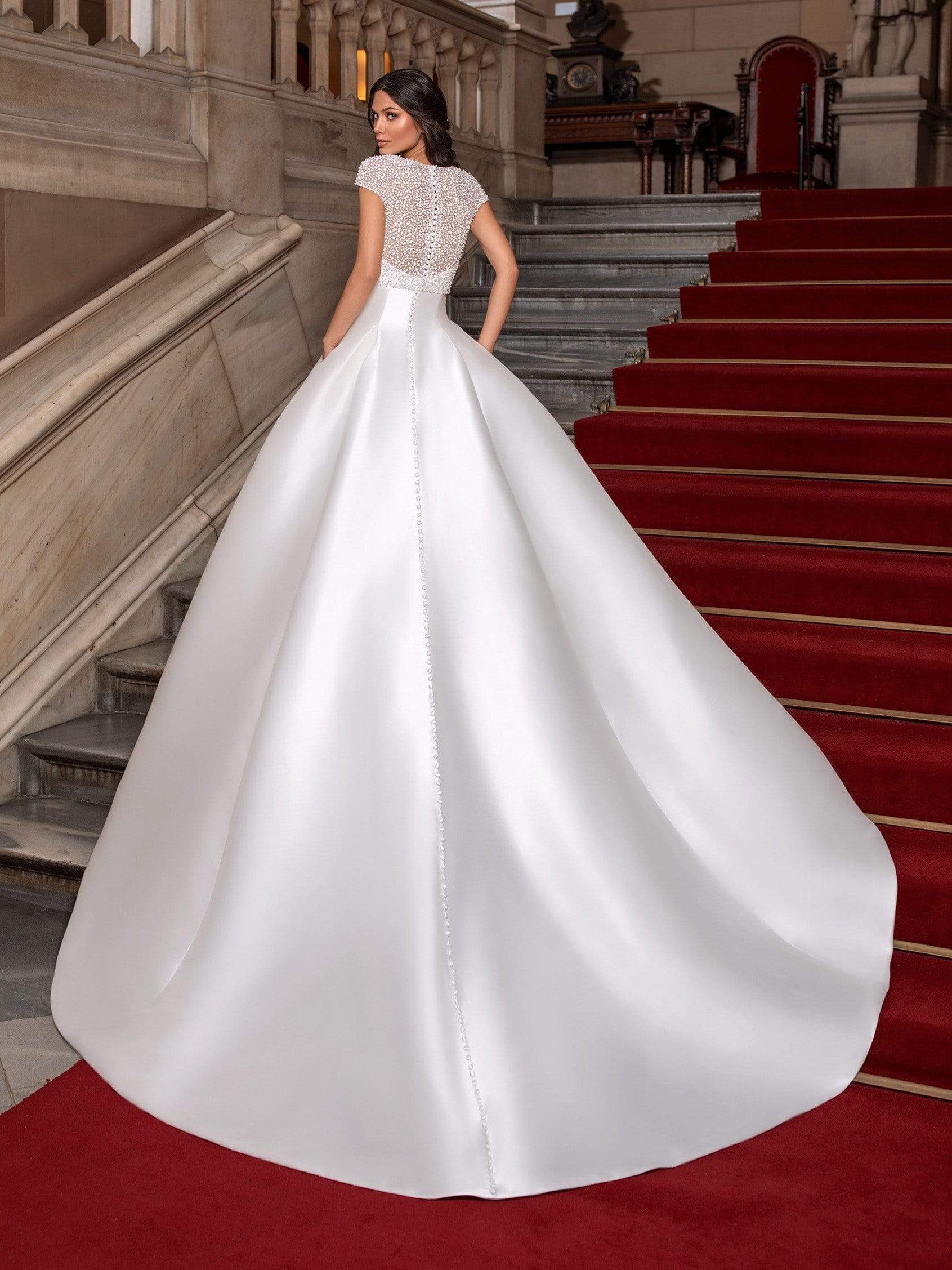 Pronovias Wedding Dress Pronovias: Close