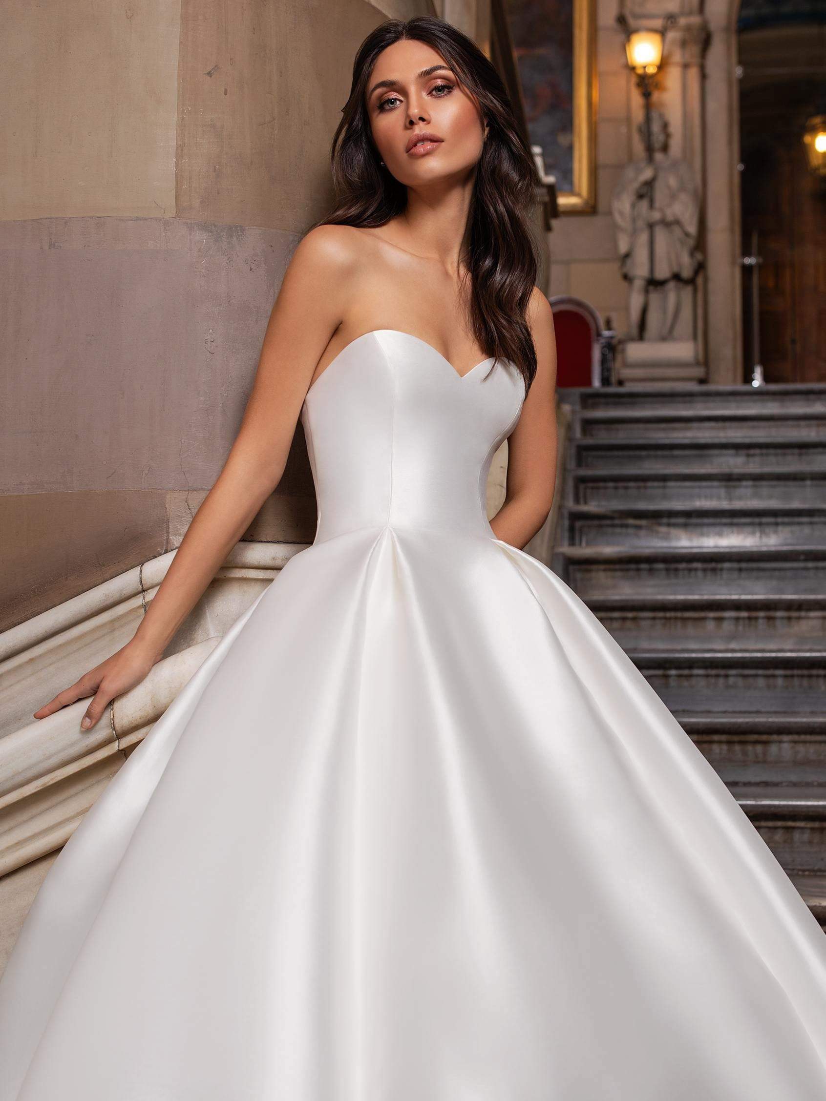 Pronovias Wedding Dress Pronovias: Close