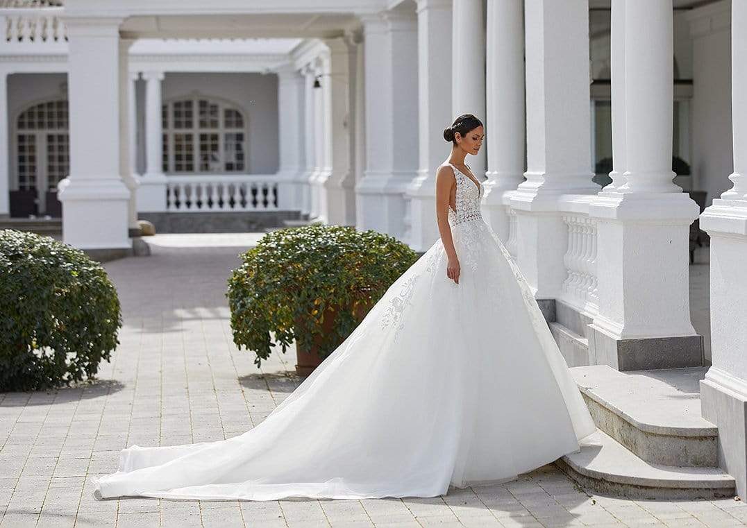 Pronovias Wedding Dress Pronovias: Elia