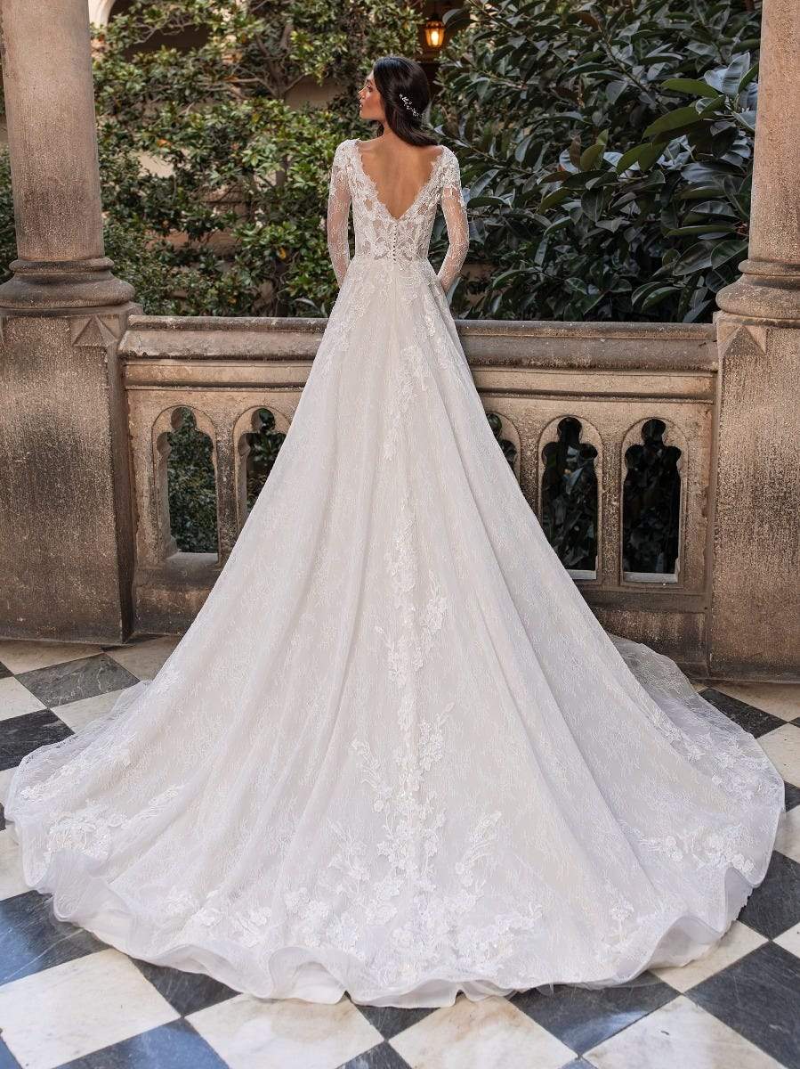 Pronovias Wedding Dress Pronovias: Louise