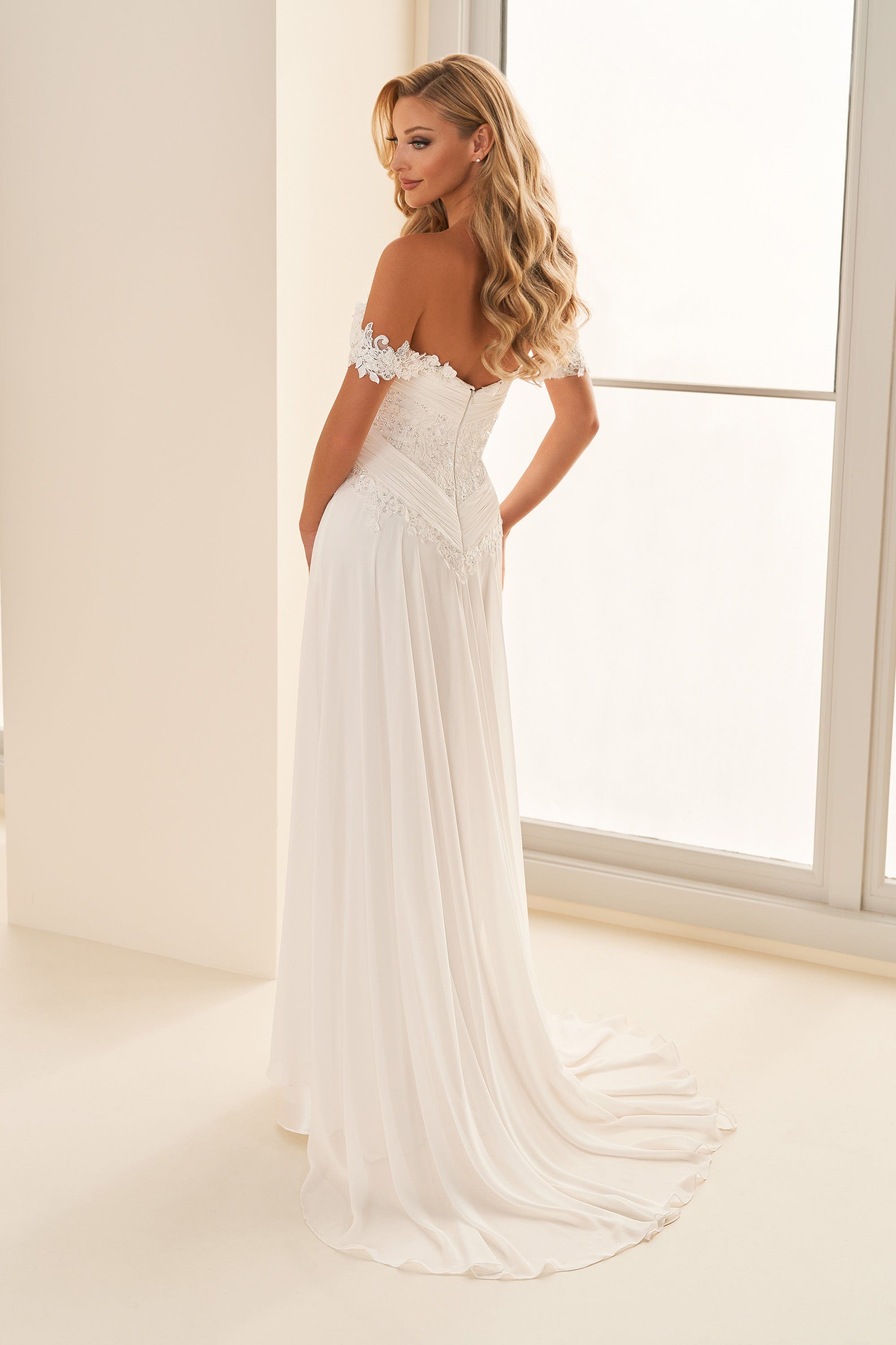 Enchanting Wedding Dress Enchanting: E2522