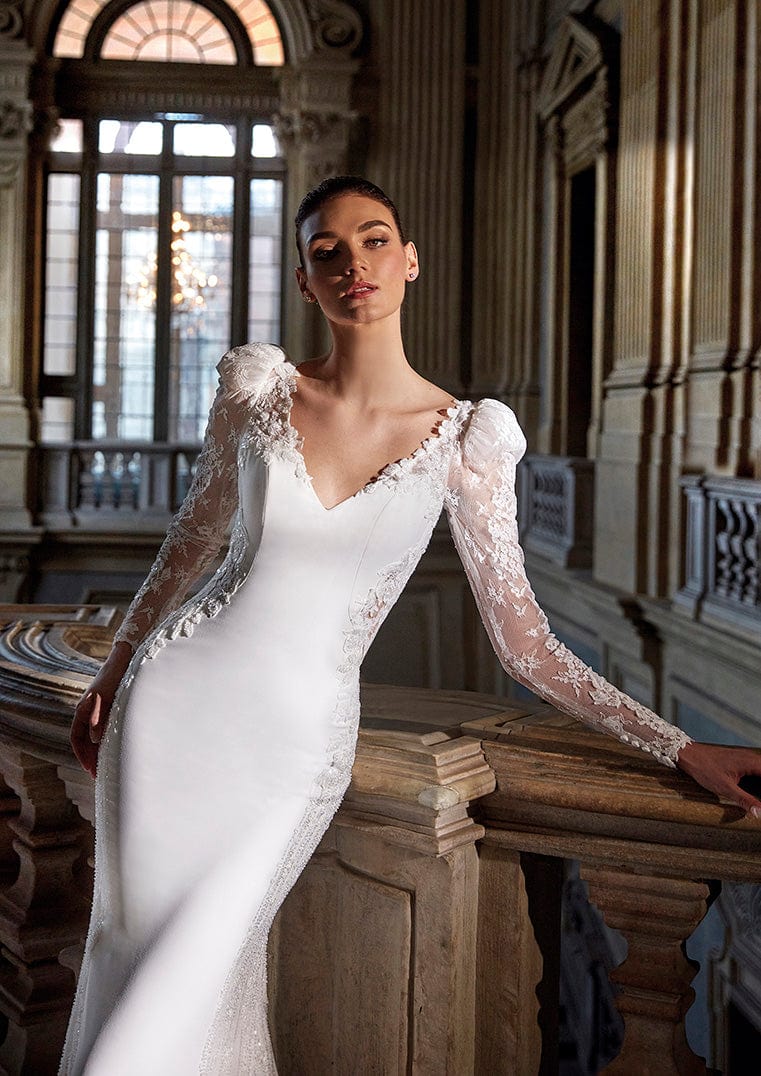 Pronovias Privee: Absidian Pronovias Privee: Absidian