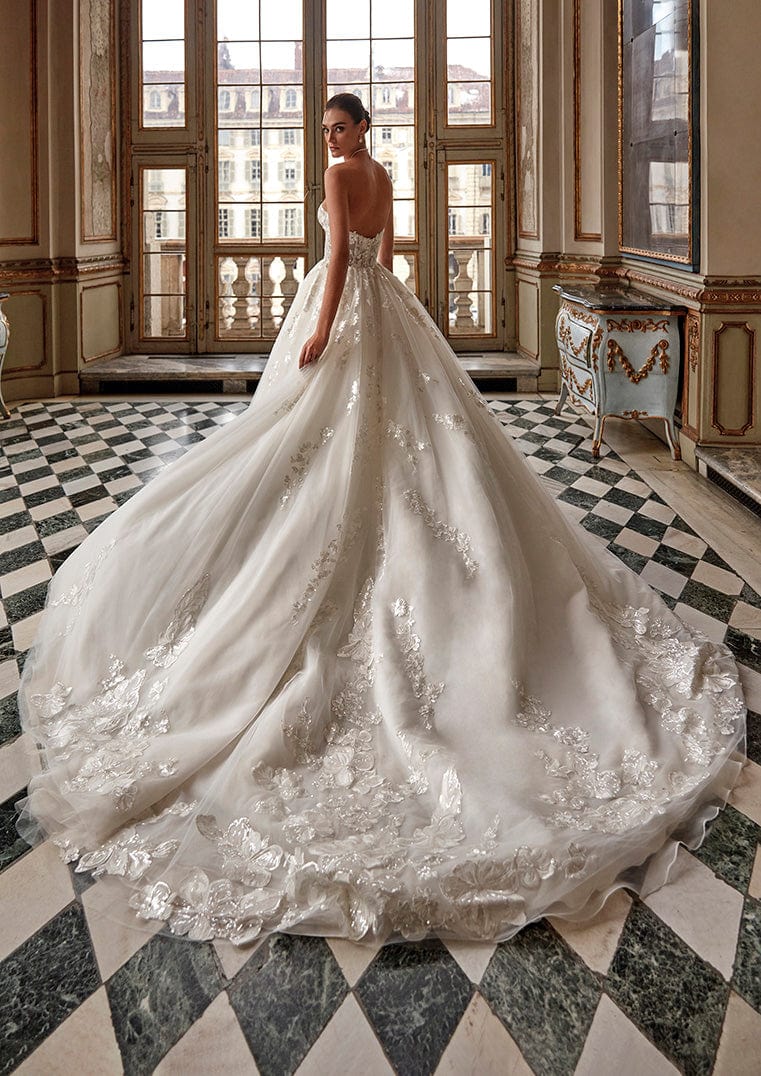 Pronovias Privee Wedding Dress Pronovias Privee: Ammolite