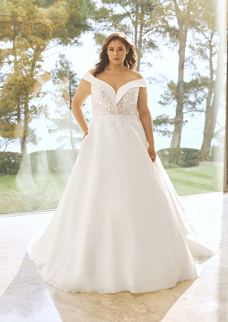 Pronovias plus clearance size