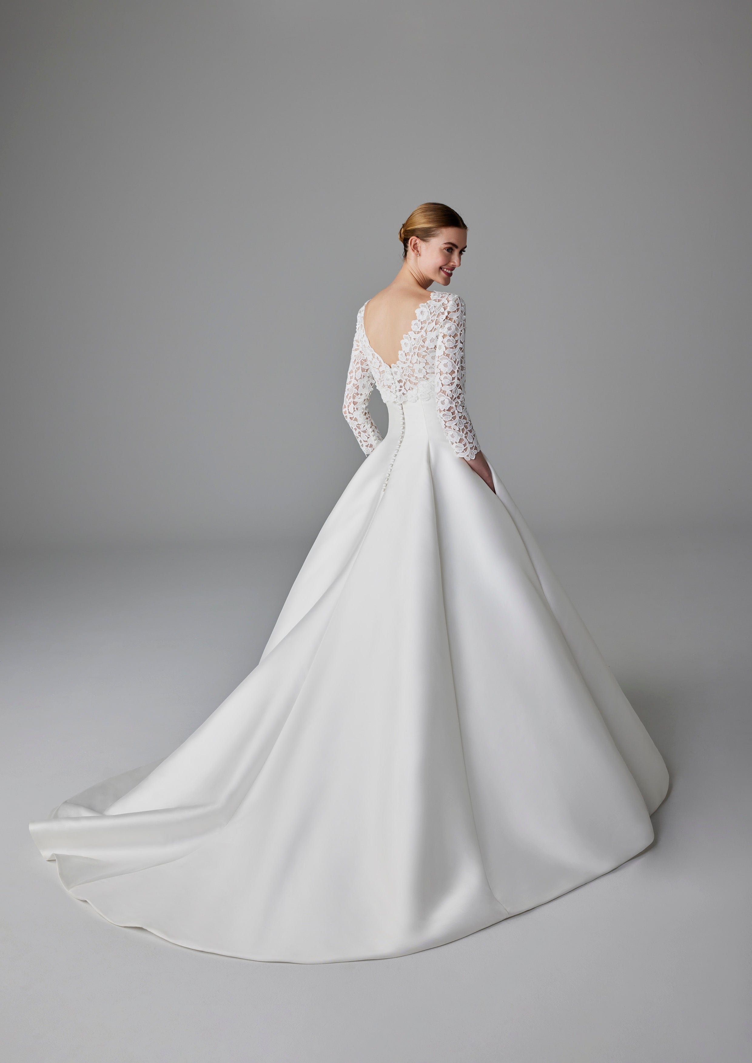 Pronovias: Cammi Pronovias: Cammi