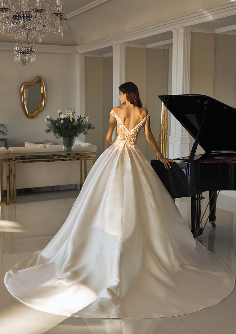 Pronovias Wedding Dress 8 / Off White/Nude Pronovias: Charleston (Clearance)
