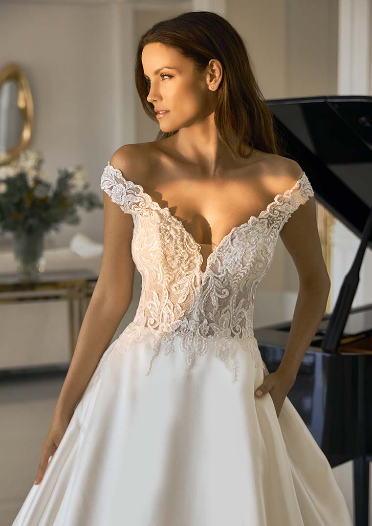 Pronovias Wedding Dress 8 / Off White/Nude Pronovias: Charleston (Clearance)