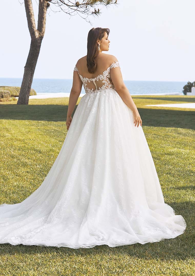 Pronovias Wedding Dress 8 / Off White Pronovias: Delphine (Clearance)
