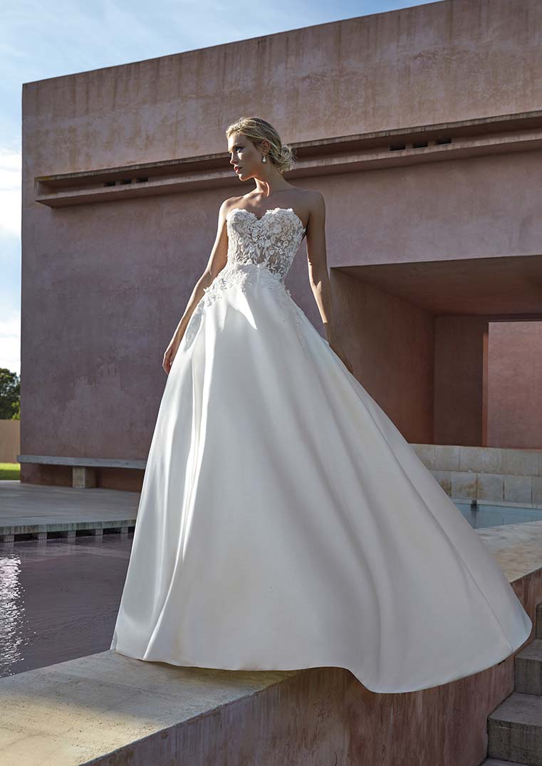 Pronovias Wedding Dress 8 / Off White Pronovias: Floridia (Clearance)