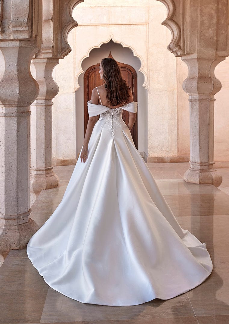 Pronovias Wedding Dress Pronovias: Gallya