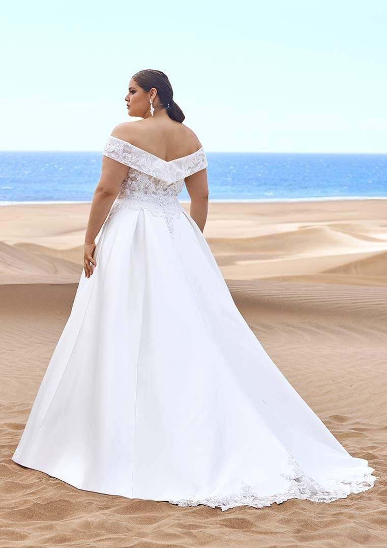 Pronovias Wedding Dress 10 / Off White Pronovias: Jeju (Clearance)