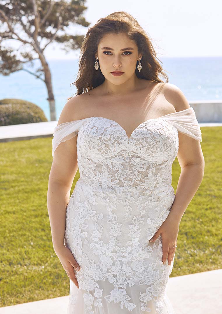 Pronovias plus shop size wedding dresses