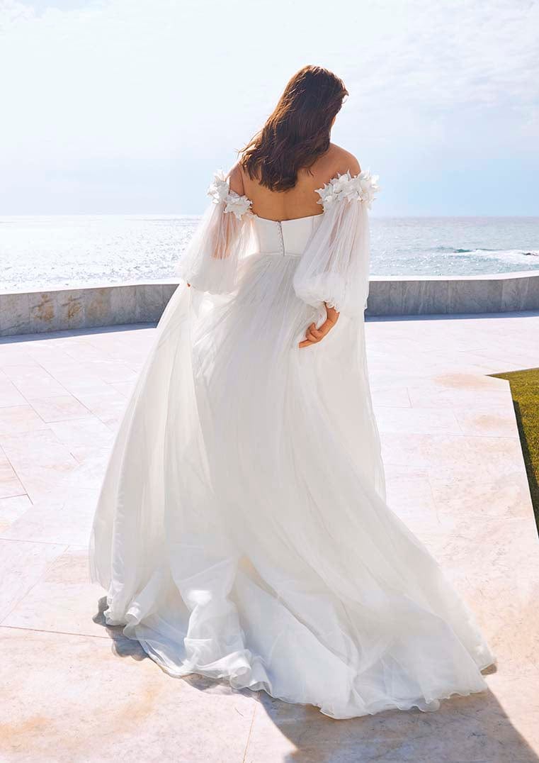 Pronovias Wedding Dress 8 / Off White Pronovias: Rosy(Clearance)